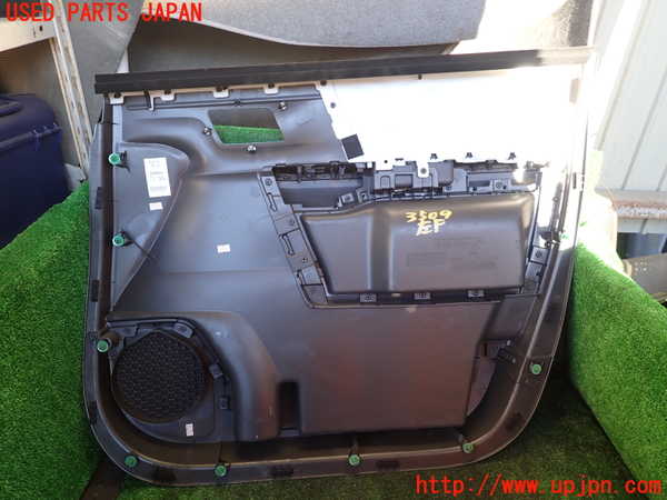 1UPJ-9235091264]ステップワゴン(RK1)左前ドア内張り 中古_4