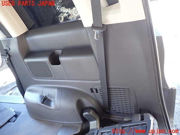 1UPJ-9235097675]ステップワゴン(RK1)右リアピラートリム 中古_4