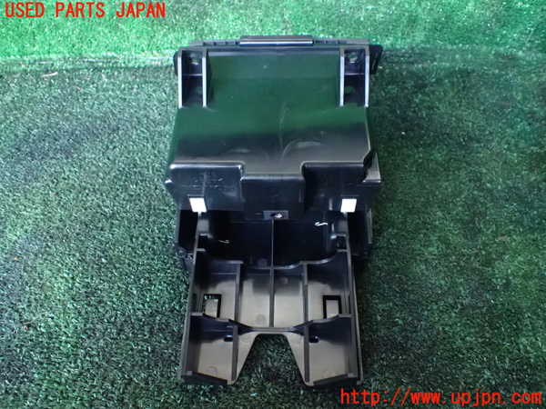 1UPJ-9235097810]ステップワゴン(RK1)ドリンクホルダー 中古_4