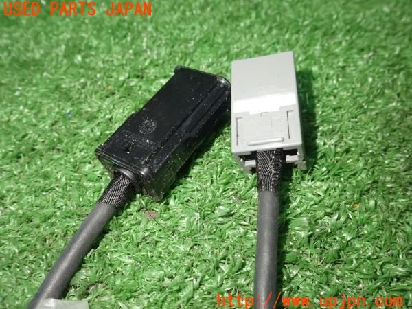 3UPJ=9235100512]ステップワゴン スパーダ(RK5)前期 純正? USBケーブル 中古_3