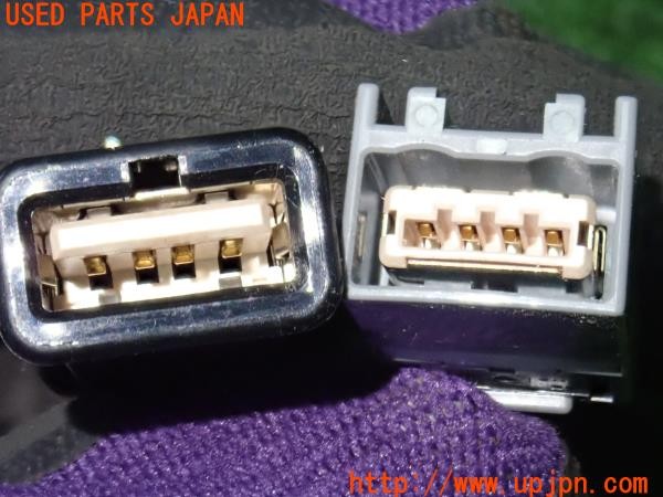 3UPJ=9235100512]ステップワゴン スパーダ(RK5)前期 純正? USBケーブル 中古_5