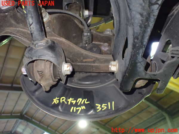 1UPJ-9235114300]ハリアー(MXUA80)右リアナックルハブ 中古_2