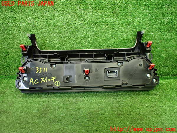 1UPJ-9235116066]ハリアー(MXUA80)エアコンスイッチ1 中古_3