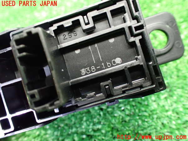 1UPJ-9235116245]ハリアー(MXUA80)左前パワーウィンドウスイッチ 中古_4