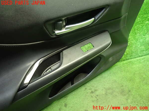 1UPJ-9235111264]ハリアー(MXUA80)左前ドア内張り 中古_2