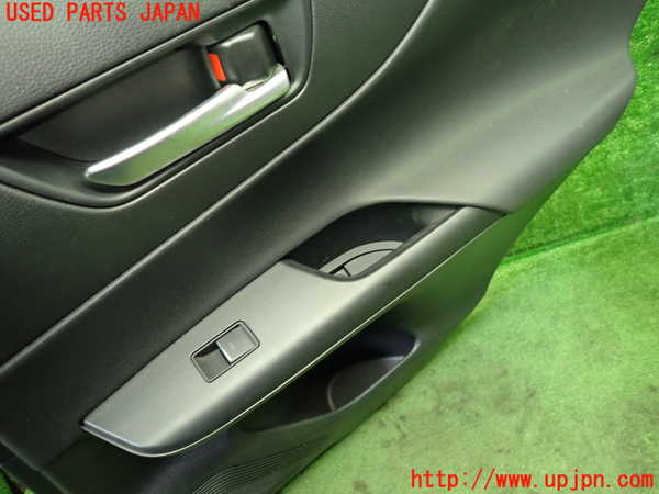 1UPJ-9235111294]ハリアー(MXUA80)右後ドア内張り 中古_2