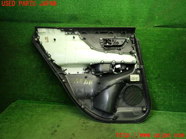1UPJ-9235111294]ハリアー(MXUA80)右後ドア内張り 中古_5
