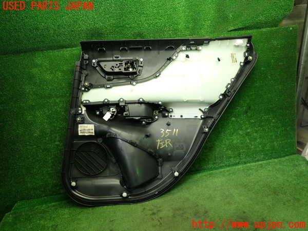 1UPJ-9235111324]ハリアー(MXUA80)左後ドア内張り 中古_5