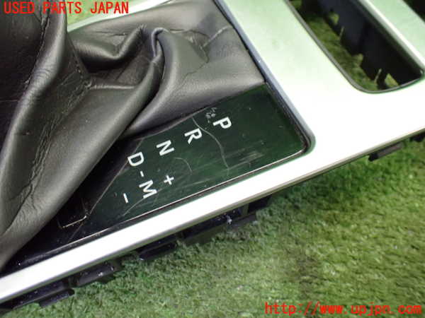 1UPJ-9235117575]ハリアー(MXUA80)シフトブーツ 中古_4