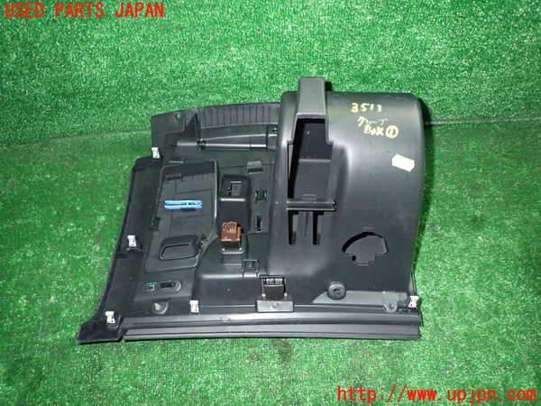 1UPJ-9235137516]プジョー・2008(A94HN01)グローブボックス1 中古_4