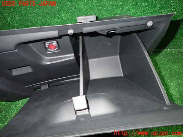 1UPJ-9235137516]プジョー・2008(A94HN01)グローブボックス1 中古_5