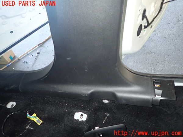 1UPJ-9235137665]プジョー・2008(A94HN01)右センターピラートリム 中古_3