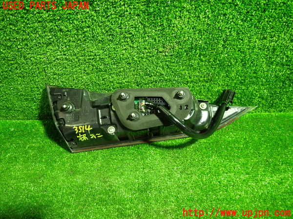 1UPJ-9235141550]レクサス・ES300h(AXZH10)右リアフィニッシャー 中古_3