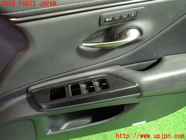 1UPJ-9235141234]レクサス・ES300h(AXZH10)右前ドア内張り 中古_2