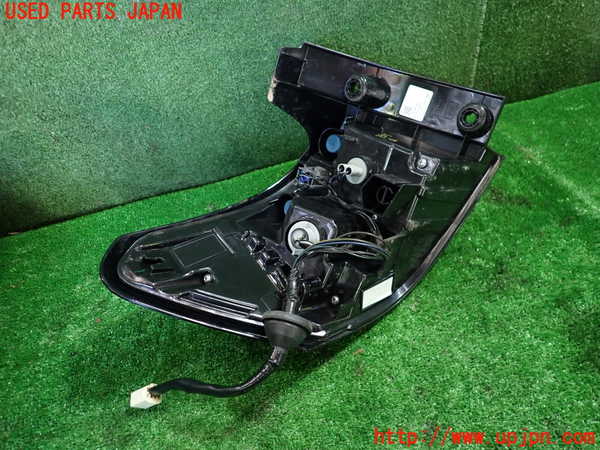 1UPJ-9235151530]ロッキー(ROCKY) ハイブリッド(A202S)右テールランプ 中古_3