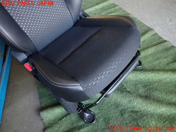 1UPJ-9235157065]ロッキー(ROCKY) ハイブリッド(A202S)助手席シート 中古_3