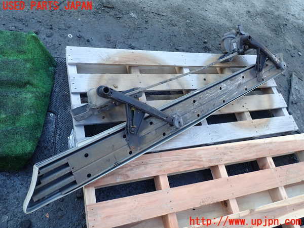 1UPJ-9235161392]リンカーン・ナビゲーター(型式不明)左サイドステップ 中古_2