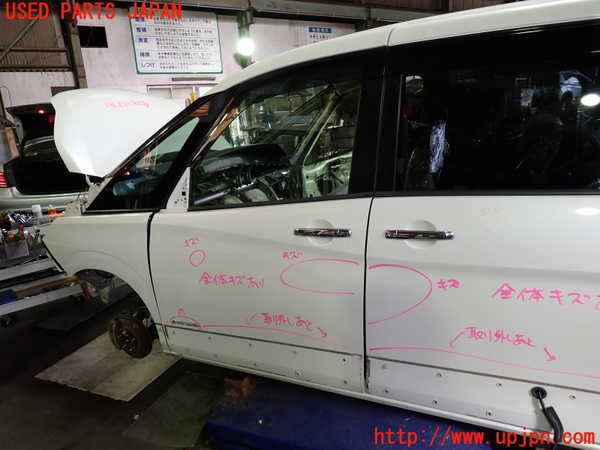 1UPJ-9235171260]セレナ(GFC27)左前ドア 中古_2