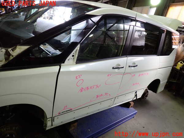 1UPJ-9235171260]セレナ(GFC27)左前ドア 中古_3