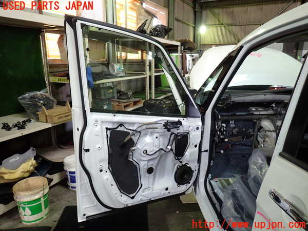 1UPJ-9235171260]セレナ(GFC27)左前ドア 中古_5