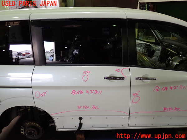 1UPJ-9235171290]セレナ(GFC27)右後ドア 中古_2