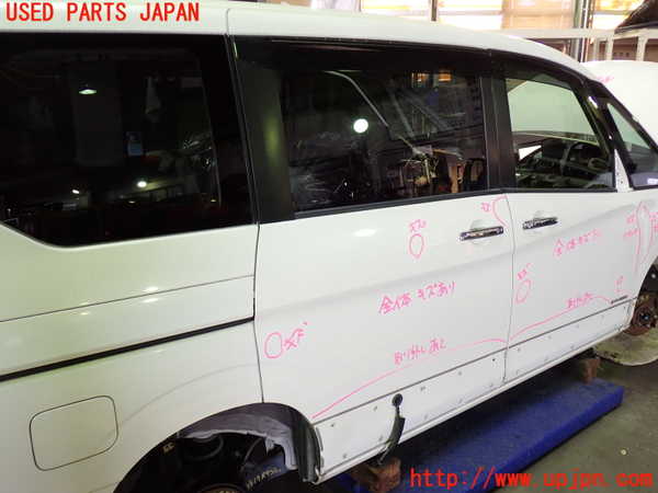 1UPJ-9235171290]セレナ(GFC27)右後ドア 中古_3