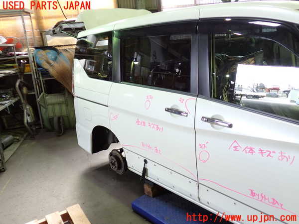 1UPJ-9235171290]セレナ(GFC27)右後ドア 中古_4