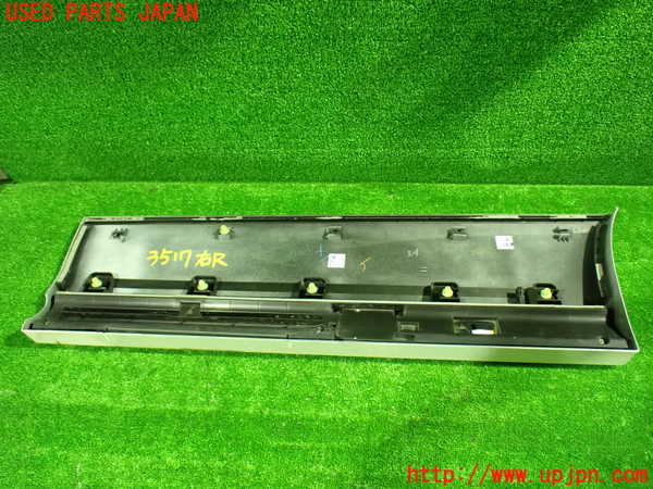 1UPJ-9235171292]セレナ(GFC27)右後ドアパネル 中古_2