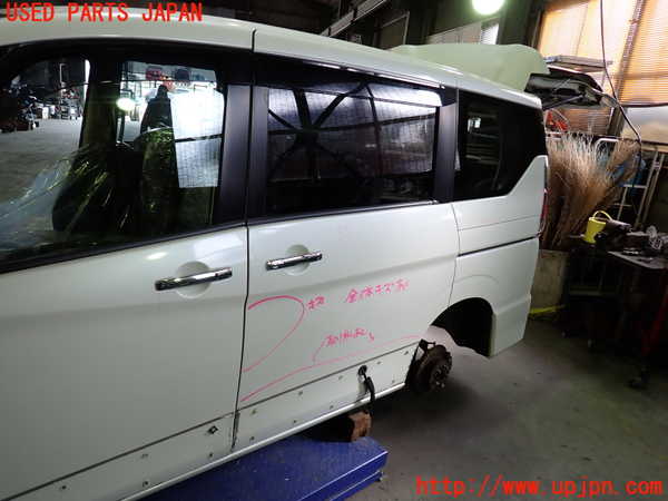 1UPJ-9235171320]セレナ(GFC27)左後ドア 中古_2