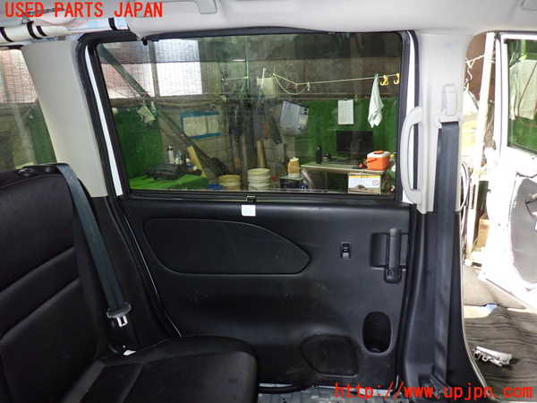 1UPJ-9235171320]セレナ(GFC27)左後ドア 中古_5