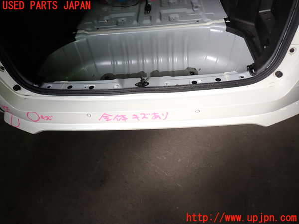 1UPJ-9235171610]セレナ(GFC27)リアバンパー 中古_3