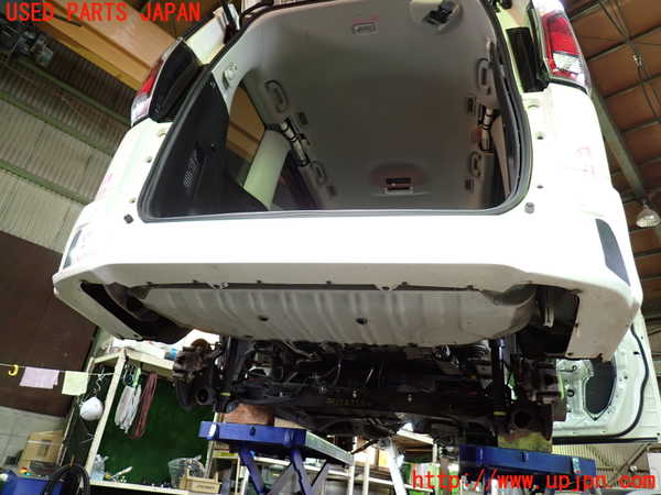 1UPJ-9235171610]セレナ(GFC27)リアバンパー 中古_5