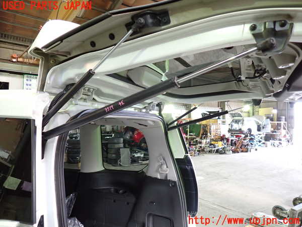 1UPJ-9235171584]セレナ(GFC27)リアゲートダンパー 中古_2