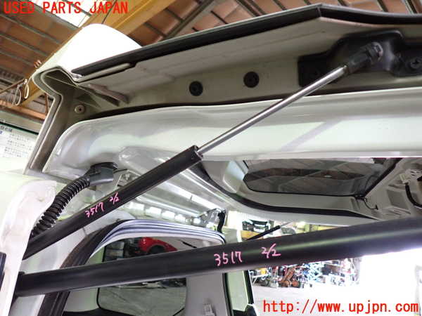 1UPJ-9235171586]セレナ(GFC27)バックドアガラスダンパー 中古_2