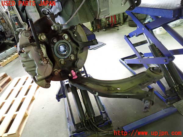 1UPJ-9235174290]セレナ(GFC27)右フロントナックルハブ 中古_2