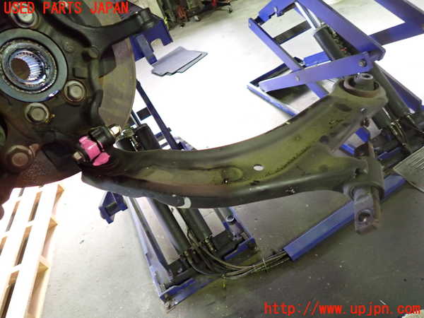 1UPJ-9235174290]セレナ(GFC27)右フロントナックルハブ 中古_3