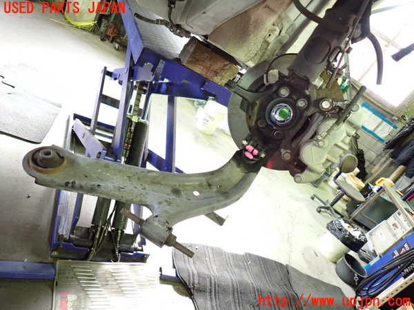 1UPJ-9235174295]セレナ(GFC27)左フロントナックルハブ 中古_2