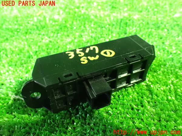 1UPJ-9235176306]セレナ(GFC27)スイッチ1 中古_2