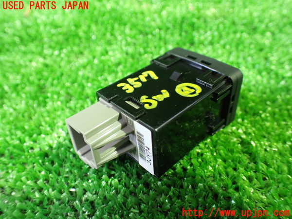 1UPJ-9235176309]セレナ(GFC27)スイッチ4 中古_2