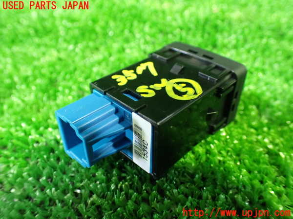 1UPJ-9235176310]セレナ(GFC27)スイッチ5 中古_2