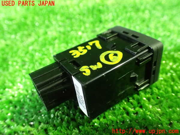 1UPJ-9235176311]セレナ(GFC27)スイッチ6 中古_2