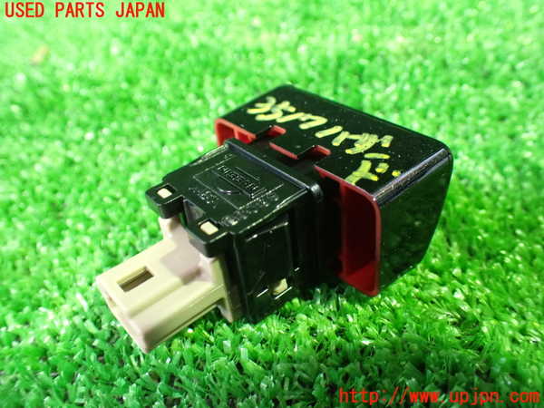 1UPJ-9235176290]セレナ(GFC27)ハザードスイッチ 中古_2