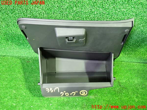1UPJ-9235177517]セレナ(GFC27)グローブボックス2 中古_2