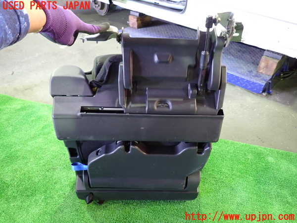 1UPJ-9235177235]セレナ(GFC27)右3列目シート 中古_5