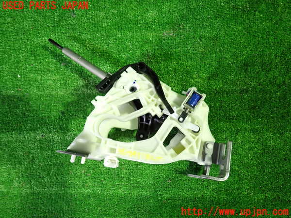 1UPJ-9235177555]セレナ(GFC27)ATシフトレバー 中古_3