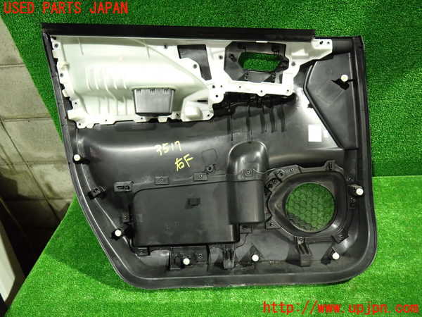 1UPJ-9235171234]セレナ(GFC27)右前ドア内張り 中古_3