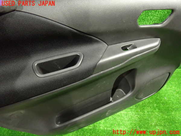 1UPJ-9235171264]セレナ(GFC27)左前ドア内張り 中古_2