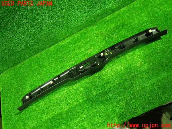 1UPJ-9235177772]セレナ(GFC27)ラゲッジトレイ2 中古_2