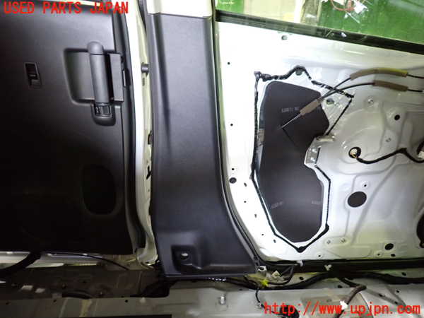 1UPJ-9235177670]セレナ(GFC27)左センターピラートリム 中古_3