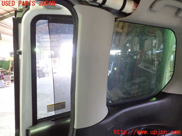 1UPJ-9235177675]セレナ(GFC27)右リアピラートリム 中古_2